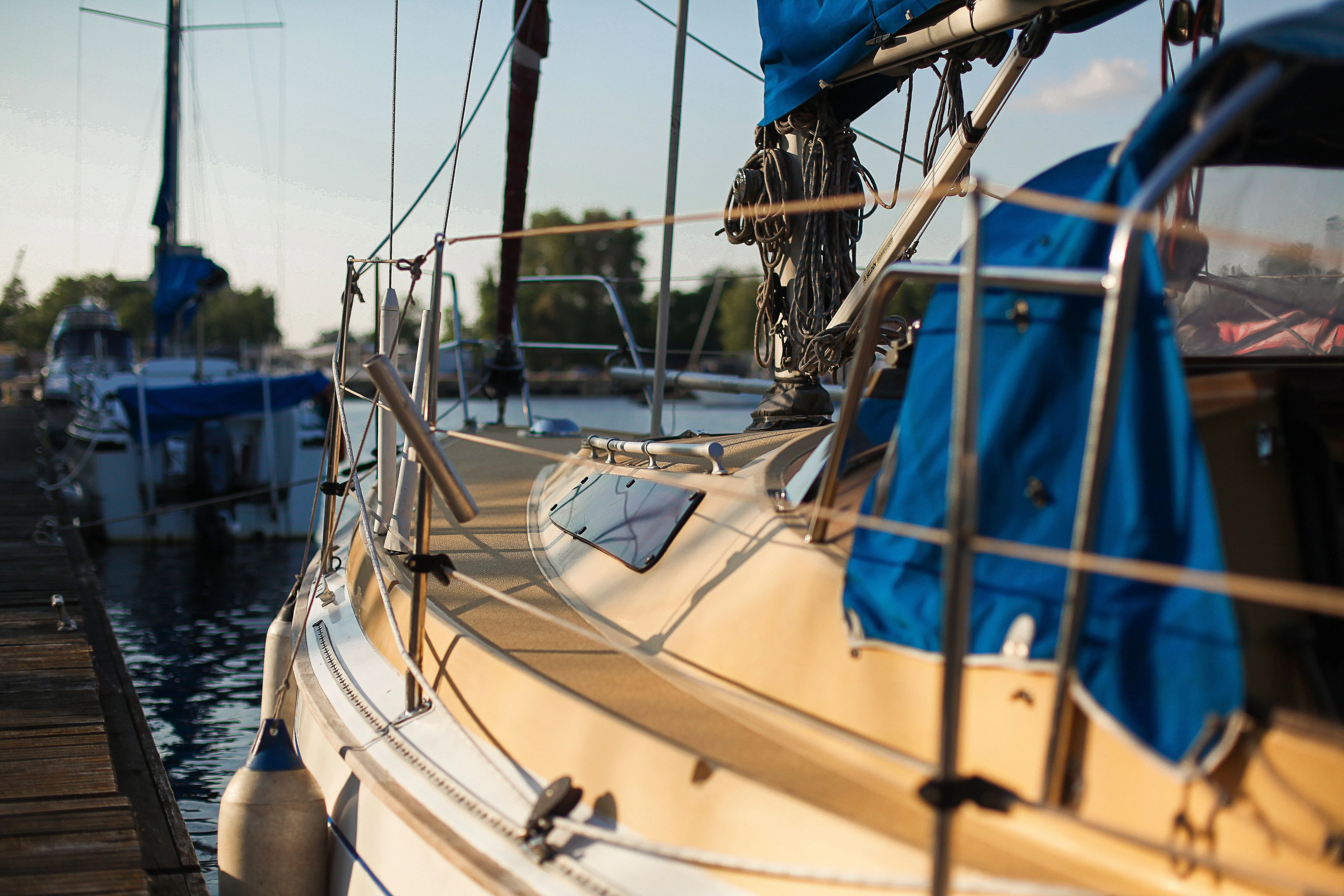 Maritime Details - Luxusyacht Charter Hamburg