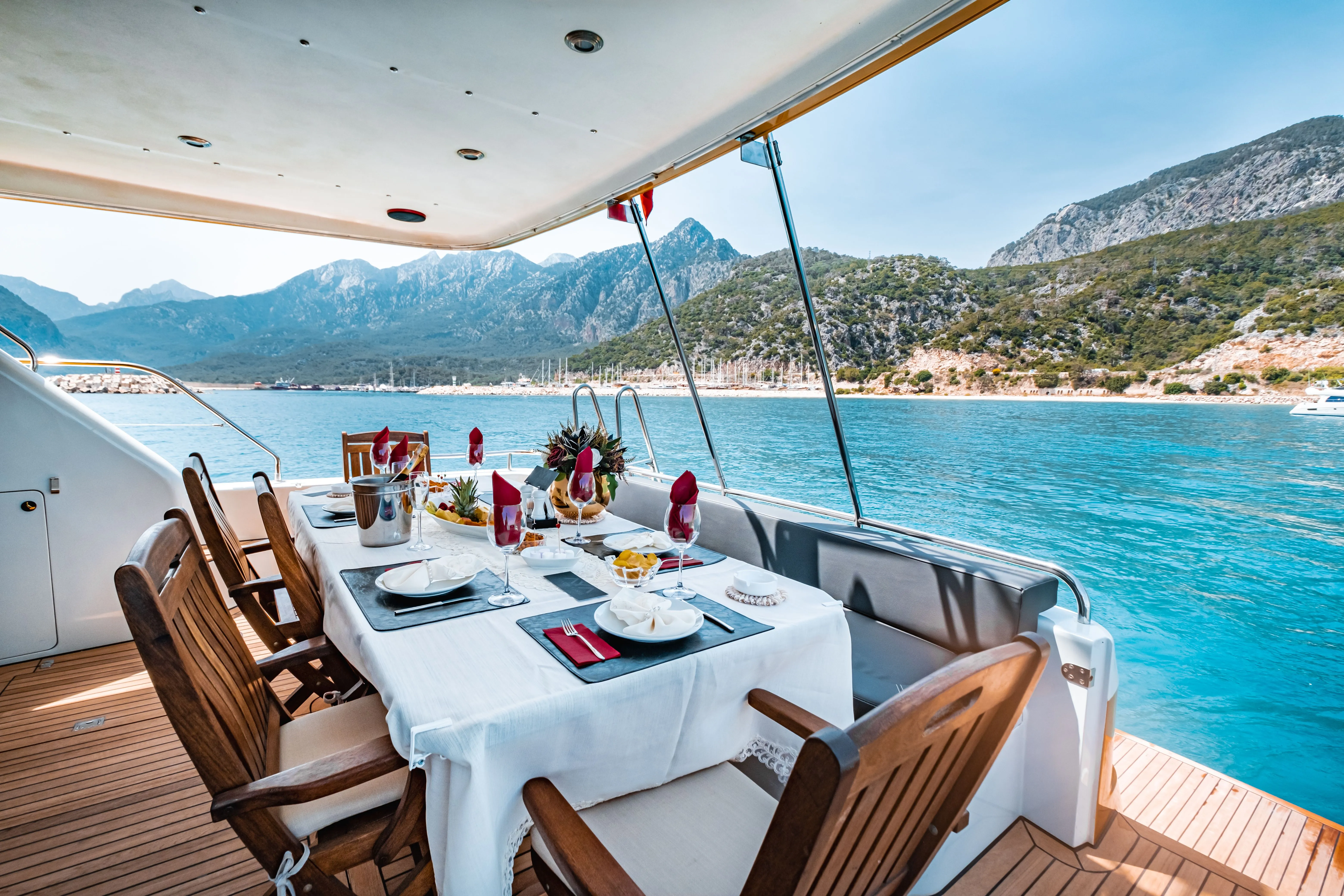 Exklusiver Bootsverleih in Deutschland - Fine Dining